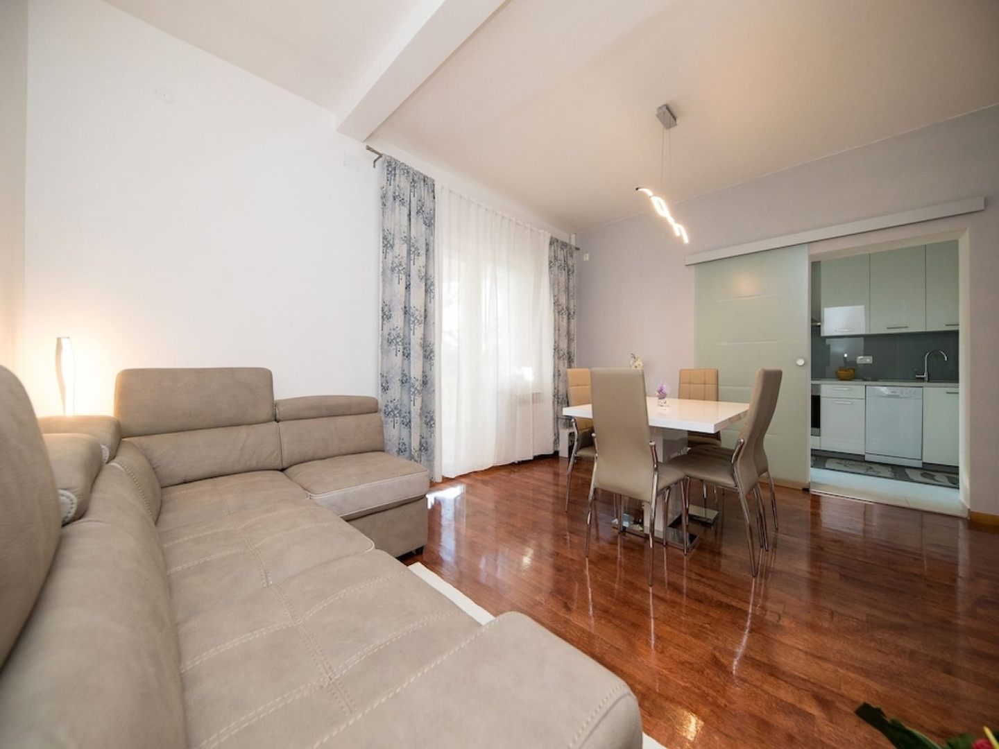 Beautiful Home With Private Pool, Roof Terrace and Summer Kitchen