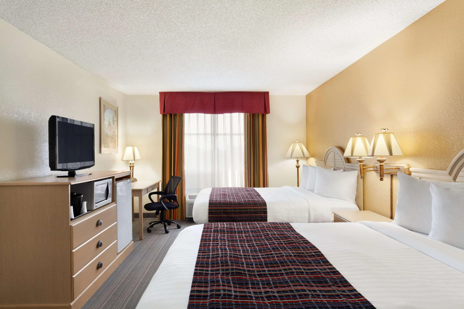 The Palms Inn & Suites