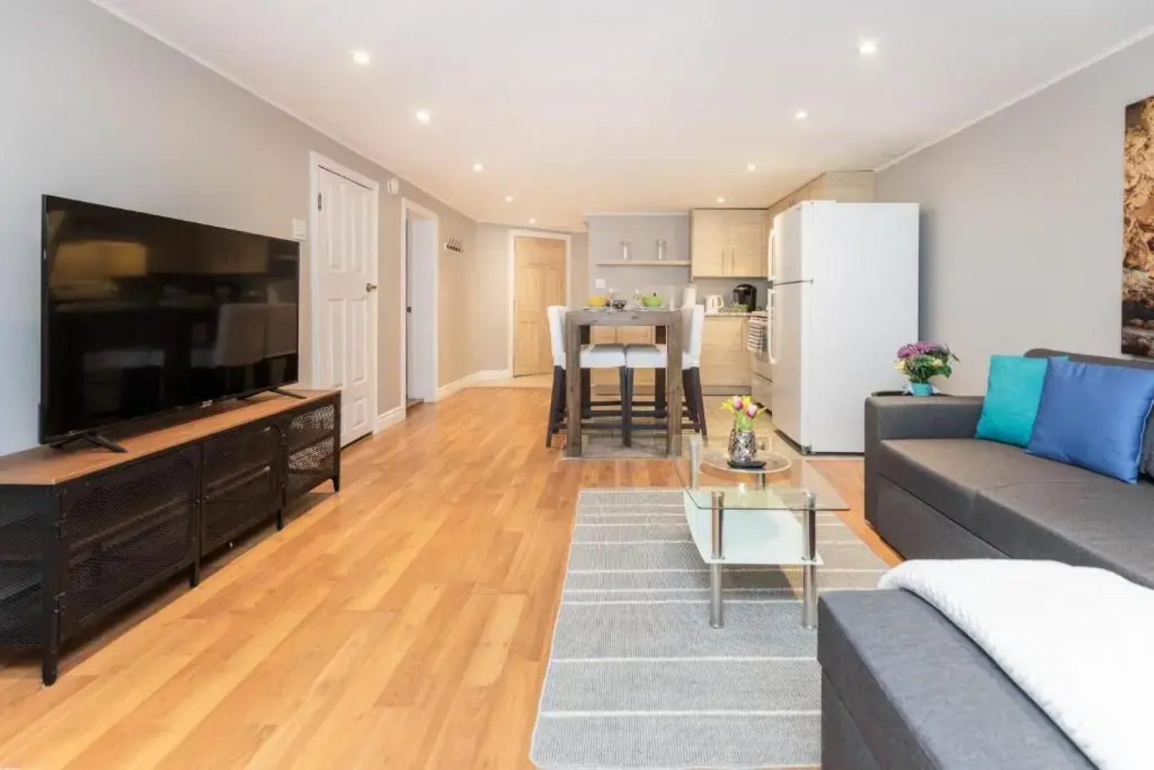 1BR Apartment w King Bed Near Downtown Ottawa