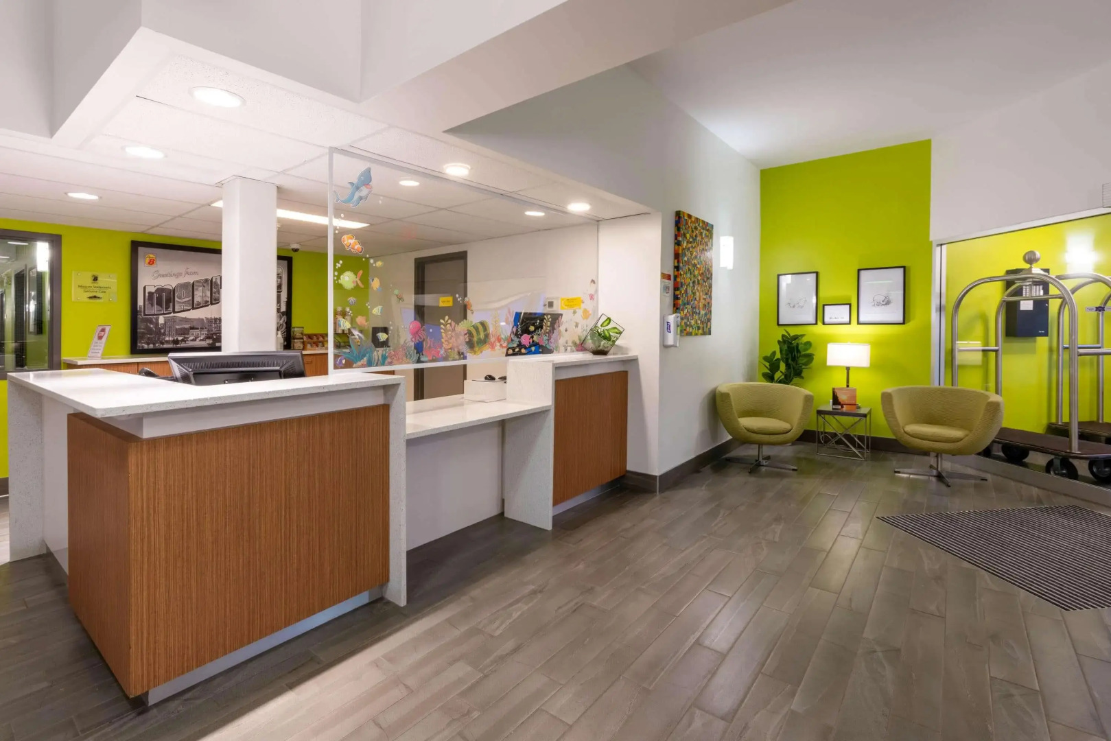 Super 8 by Wyndham Winnipeg West