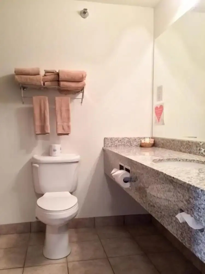 White Oak Inn & Suites