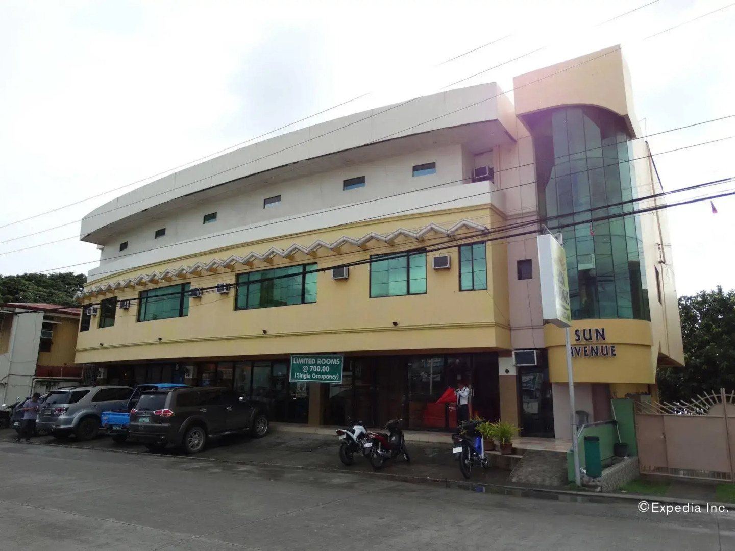 Sun Avenue Tourist Inn & Cafe