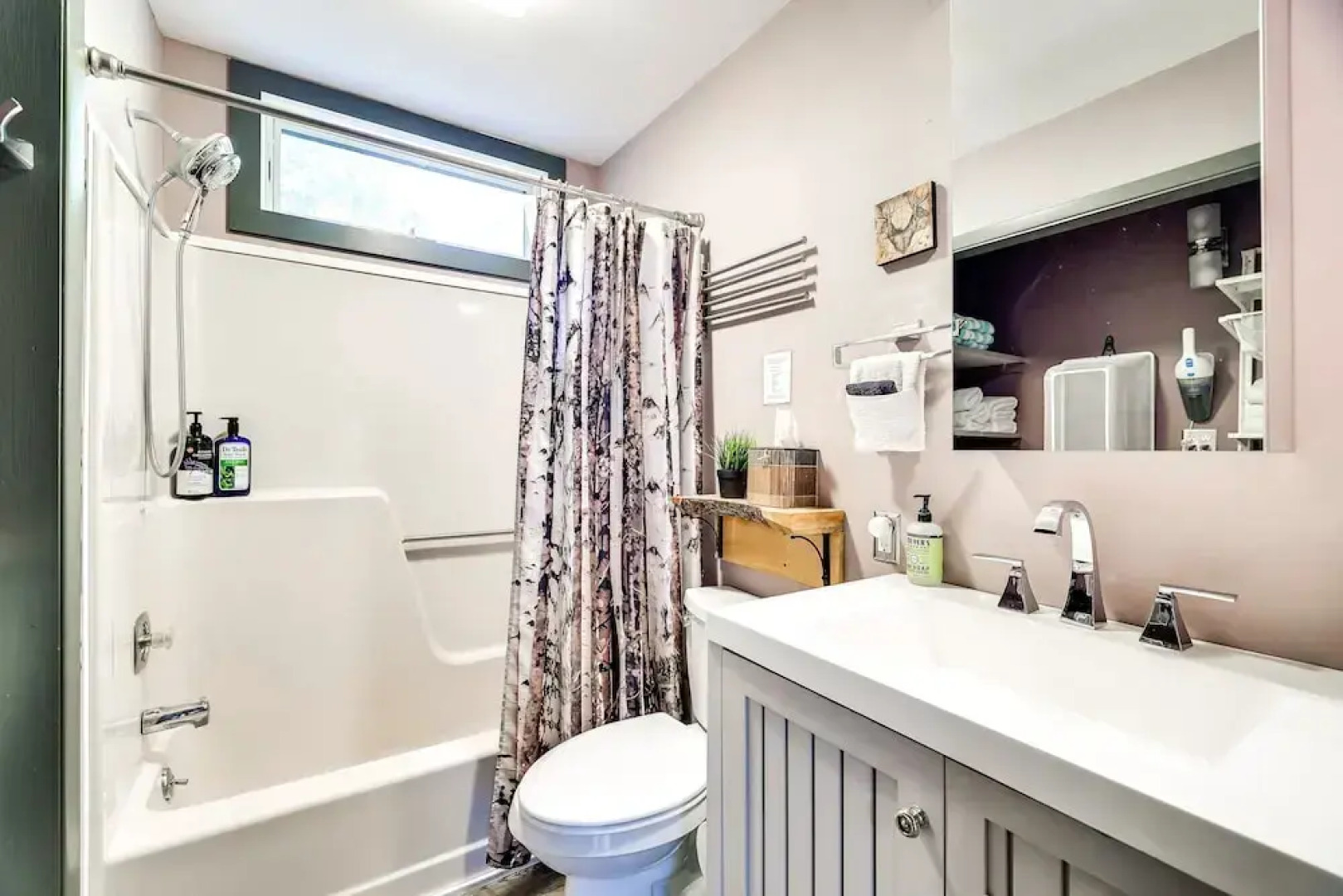 Gorgeous Bushkills Lodge w/ Pool Access!