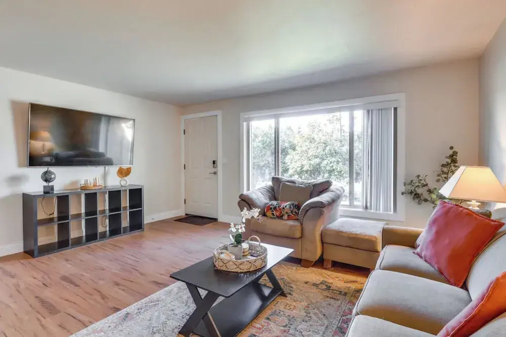 10 Mi to Portland: Greenway Neighborhood Home