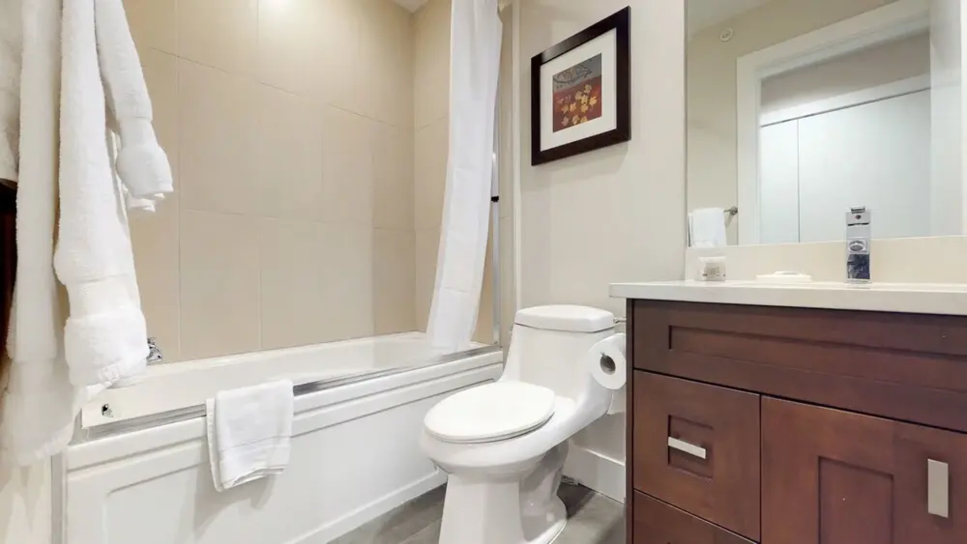 Harrison Lake View Suites