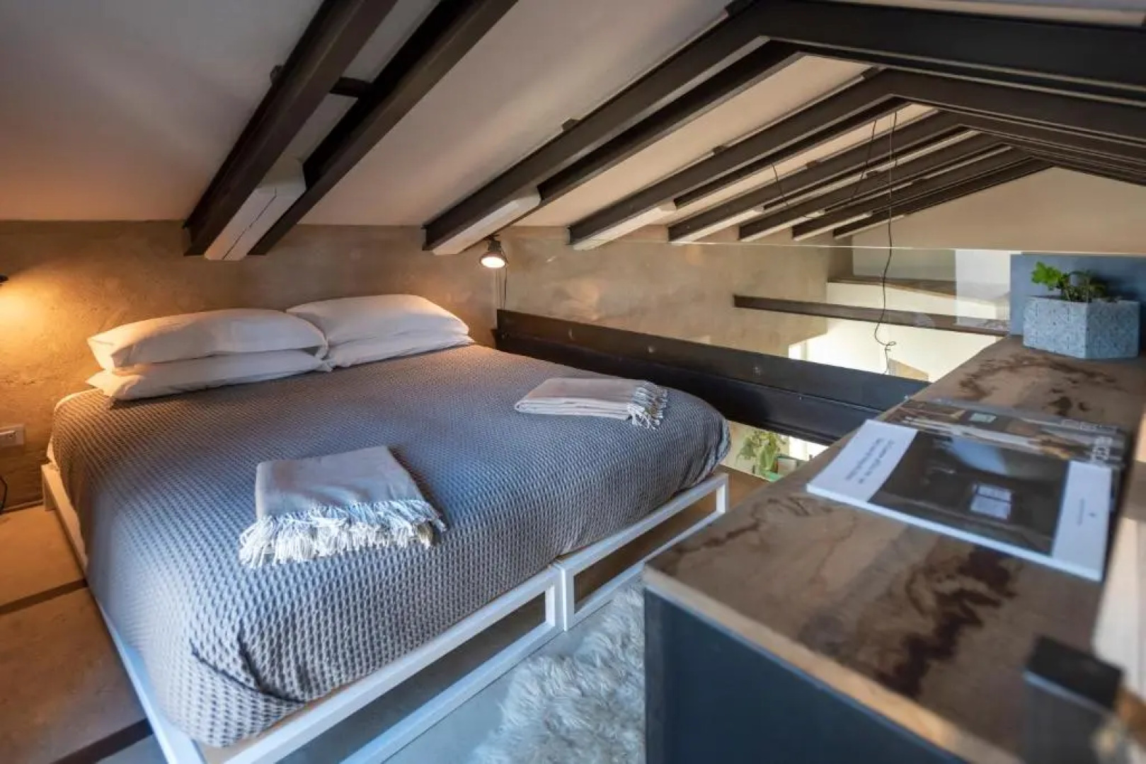 ROSTAGNI 1834 apt in villa with pool in the Barolo region