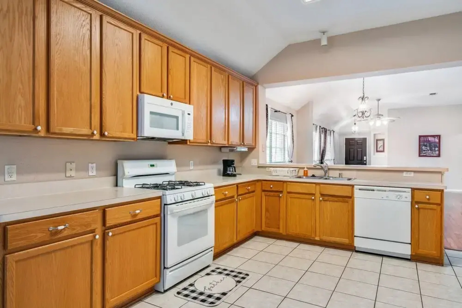 Centrally Located 3-bedroom and 2-bath The Colony Home With Great North Dallas Access 3 Home by Redawning