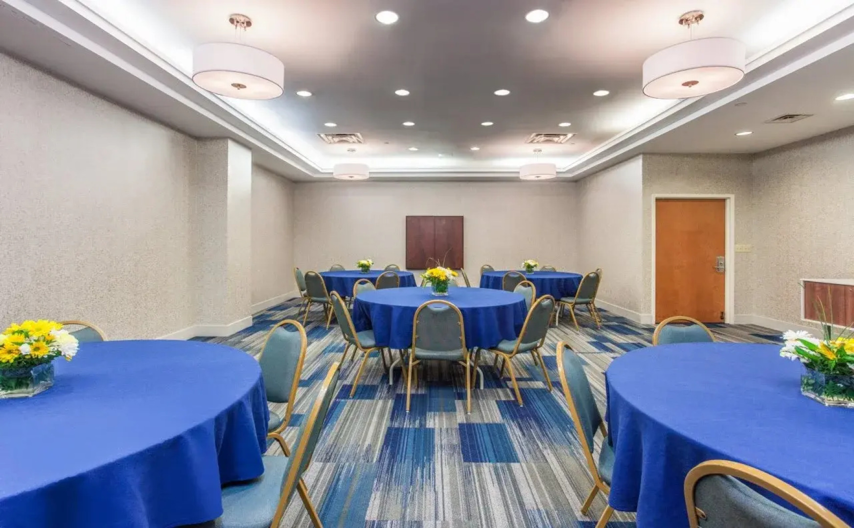 Holiday Inn Express Hauppauge-Long Island