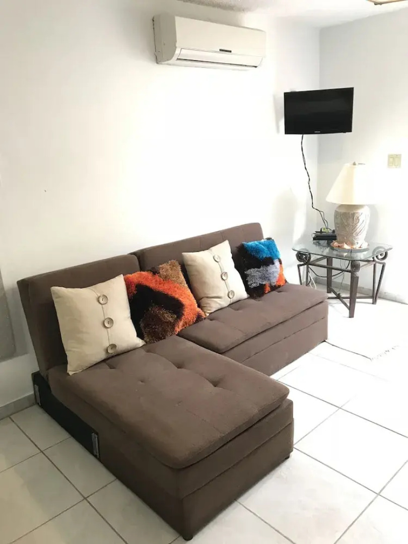 Oversize Studio close to the Beach/Airport