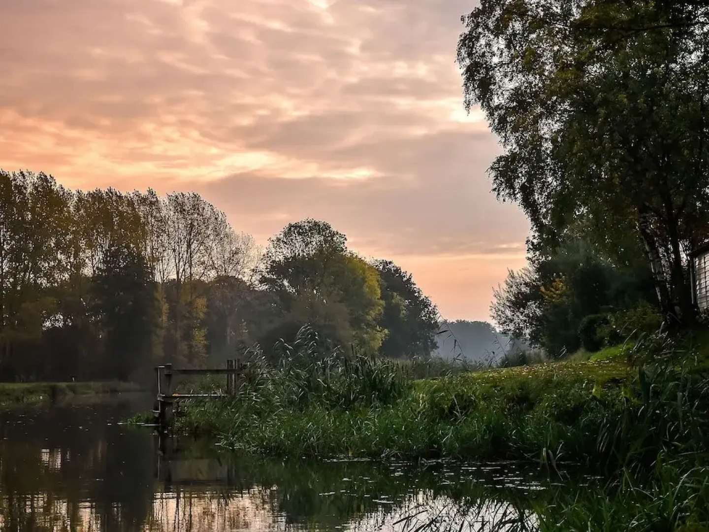 Designed Chalet With Dishwasher, Near Water