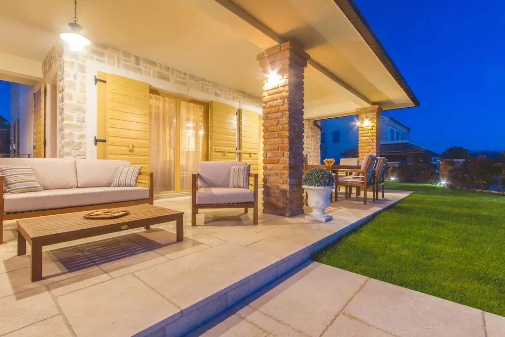 Luxury Villas Kras Ladies