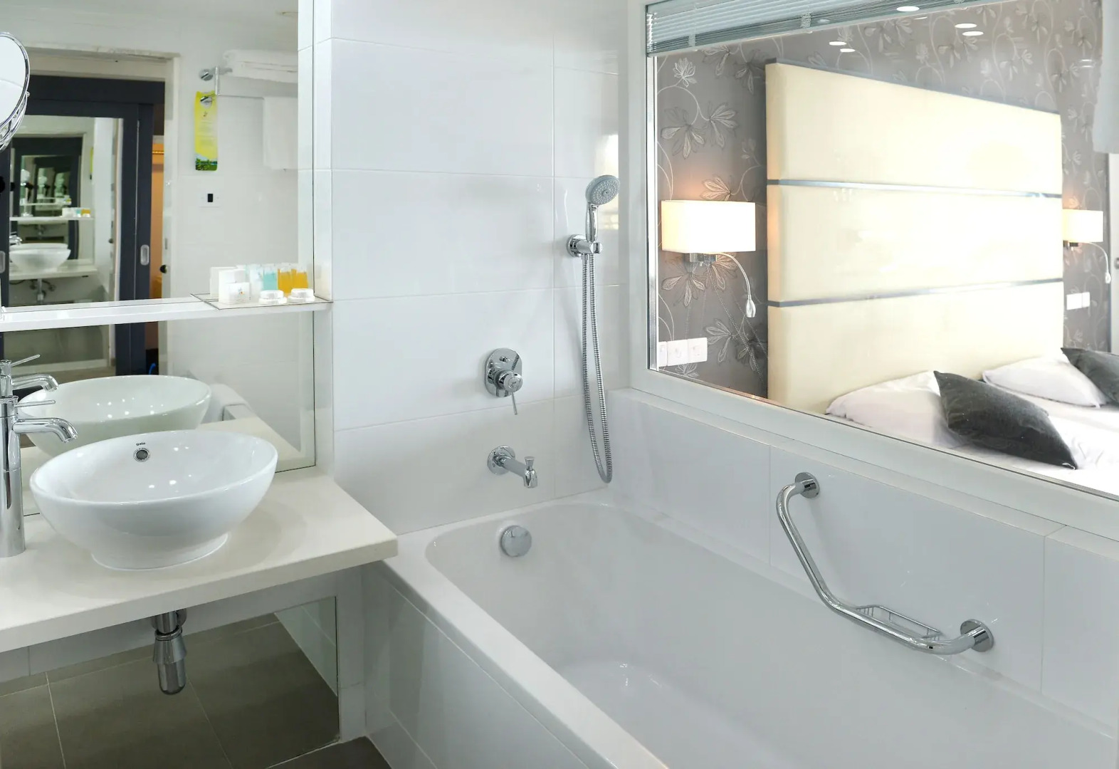 Palm Beach Hotel & Bungalows