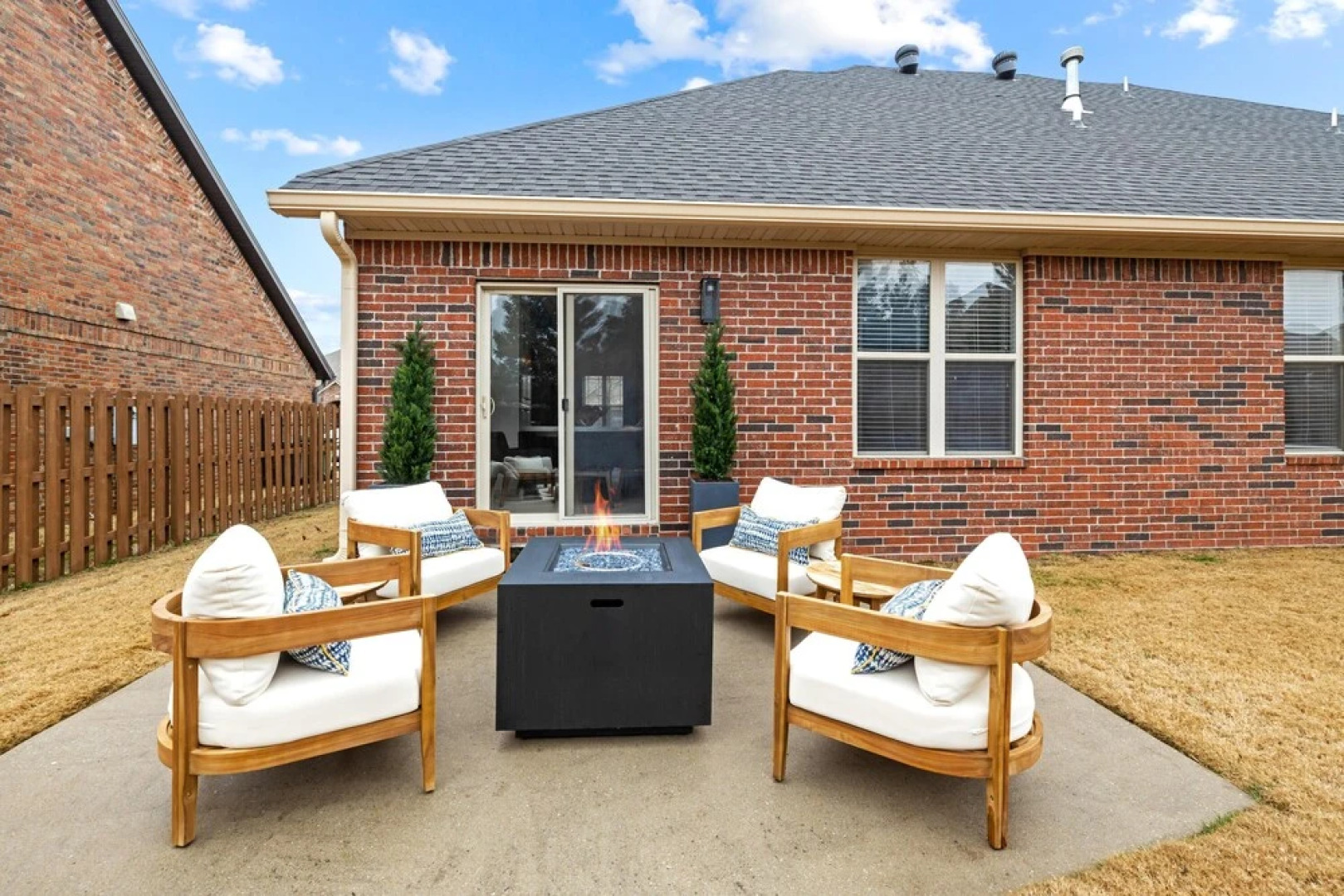 The Hearth House - Quiet Rogers Retreat - Newly Renovated