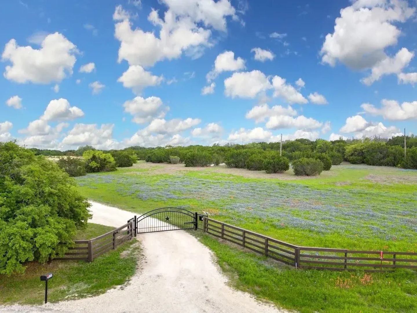 50 Acre Countryside Haven With Hiking Trails, Fossils, Pickleball Court, Basketball, Arcade, and Pool by RedAwning