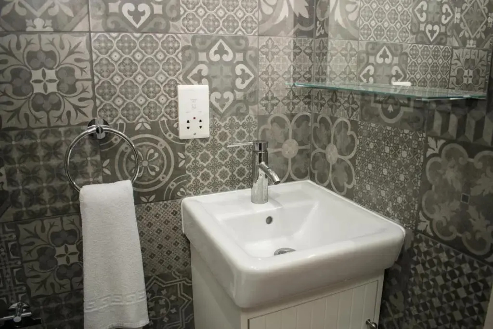 Vincenti Strait Street Suite