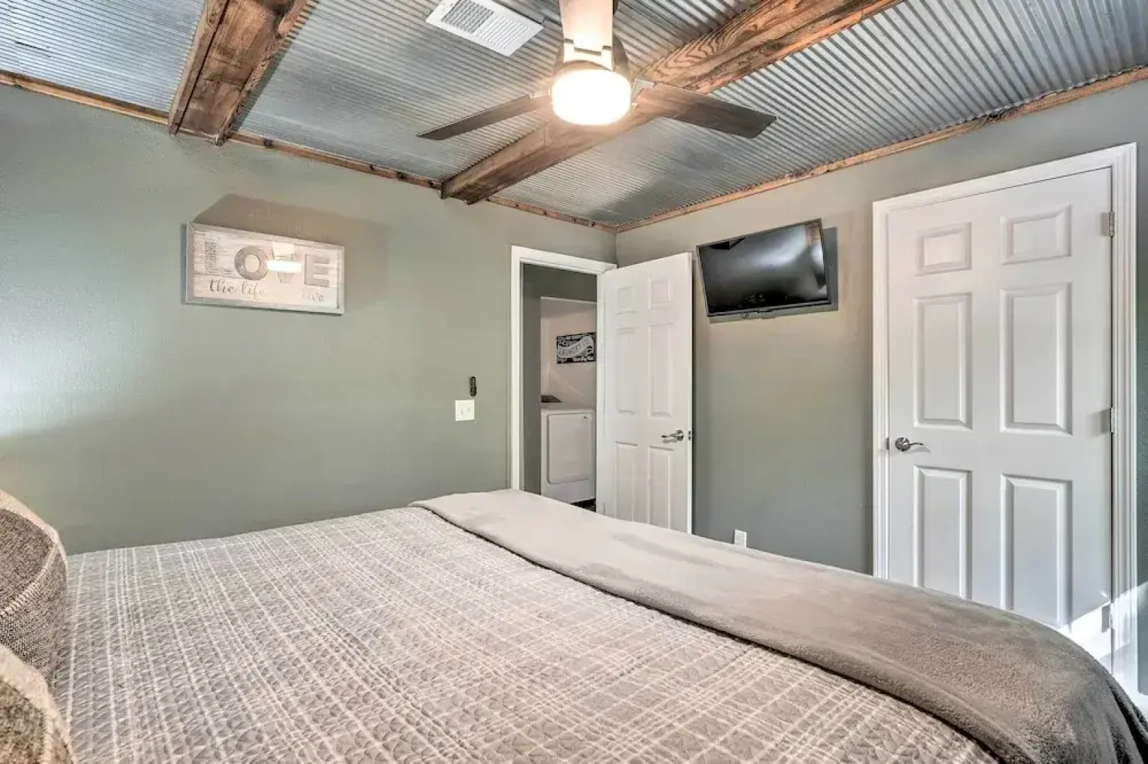 Secluded Table Rock Lake/branson Cabin w/ Hot Tub!