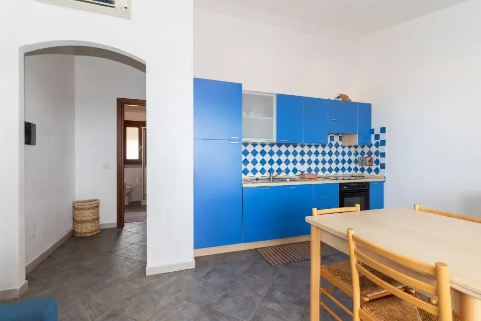 Appartamento con piscina 14