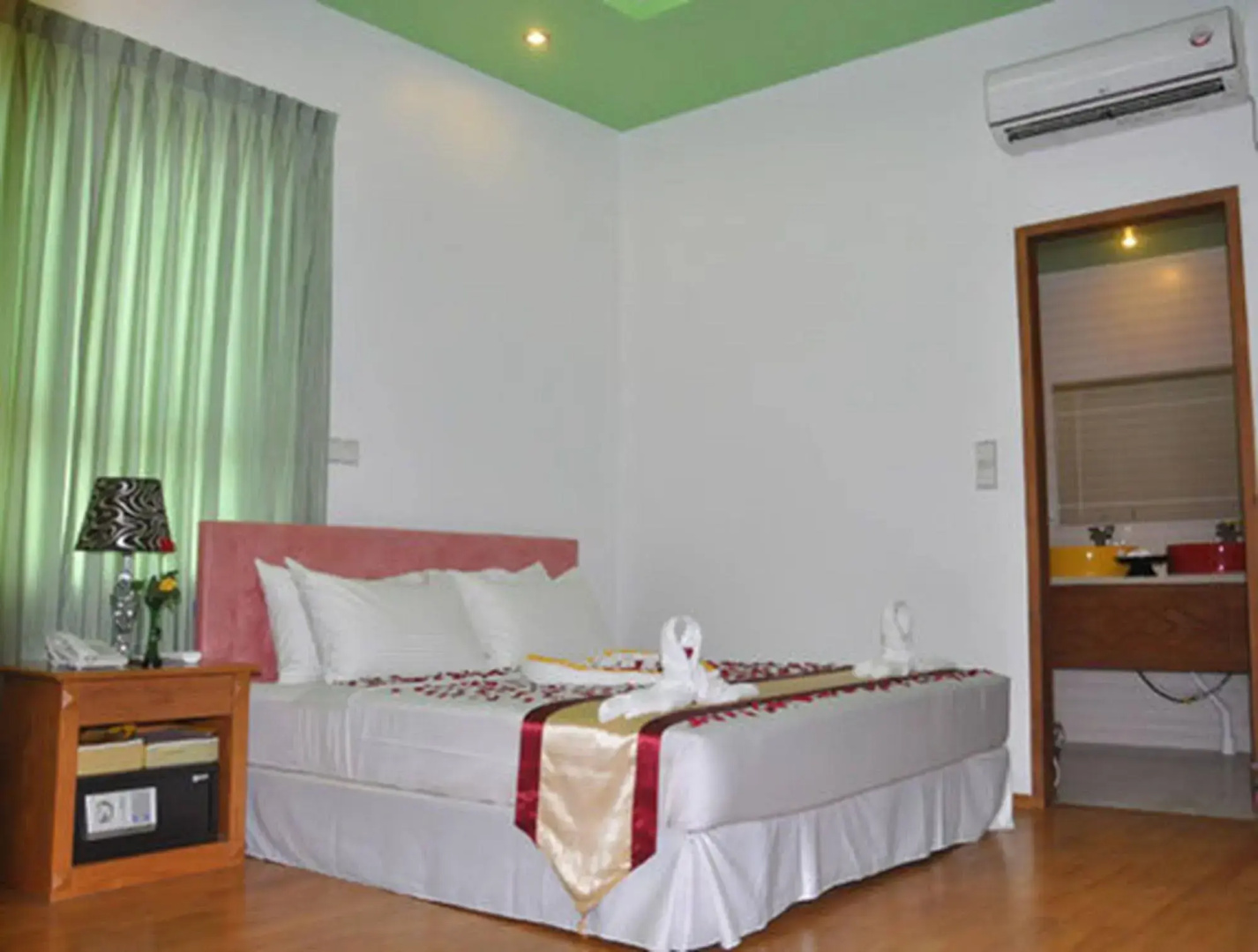 Paragon Hotel