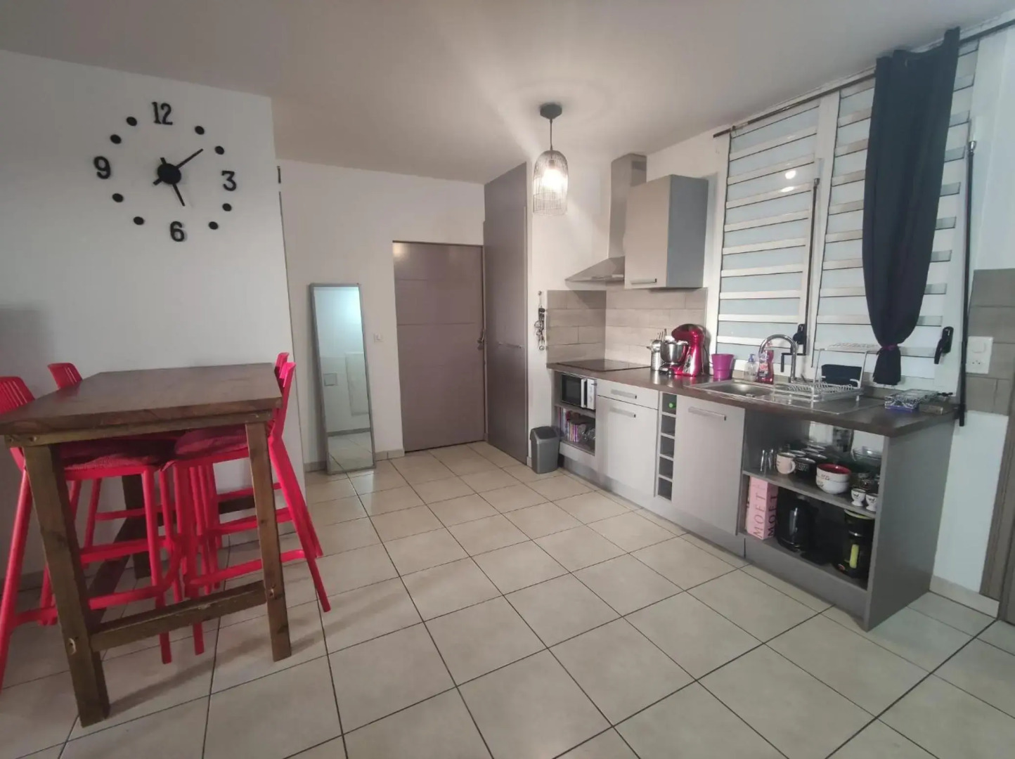 Location saisonnière meublée F2 St Leu face océan à 1 min plage