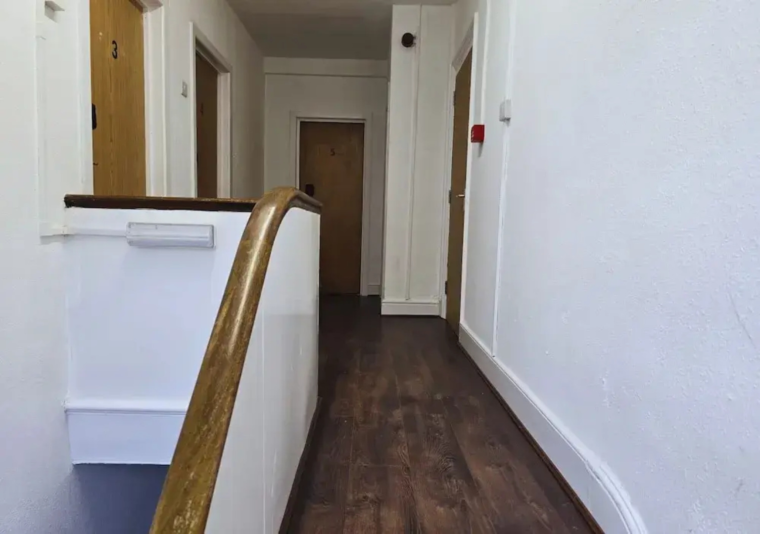 PRIVATE ROOMs In TOWN CENTRE FREE PARKING WIFI AND PATIO WITH AA STAY LTD