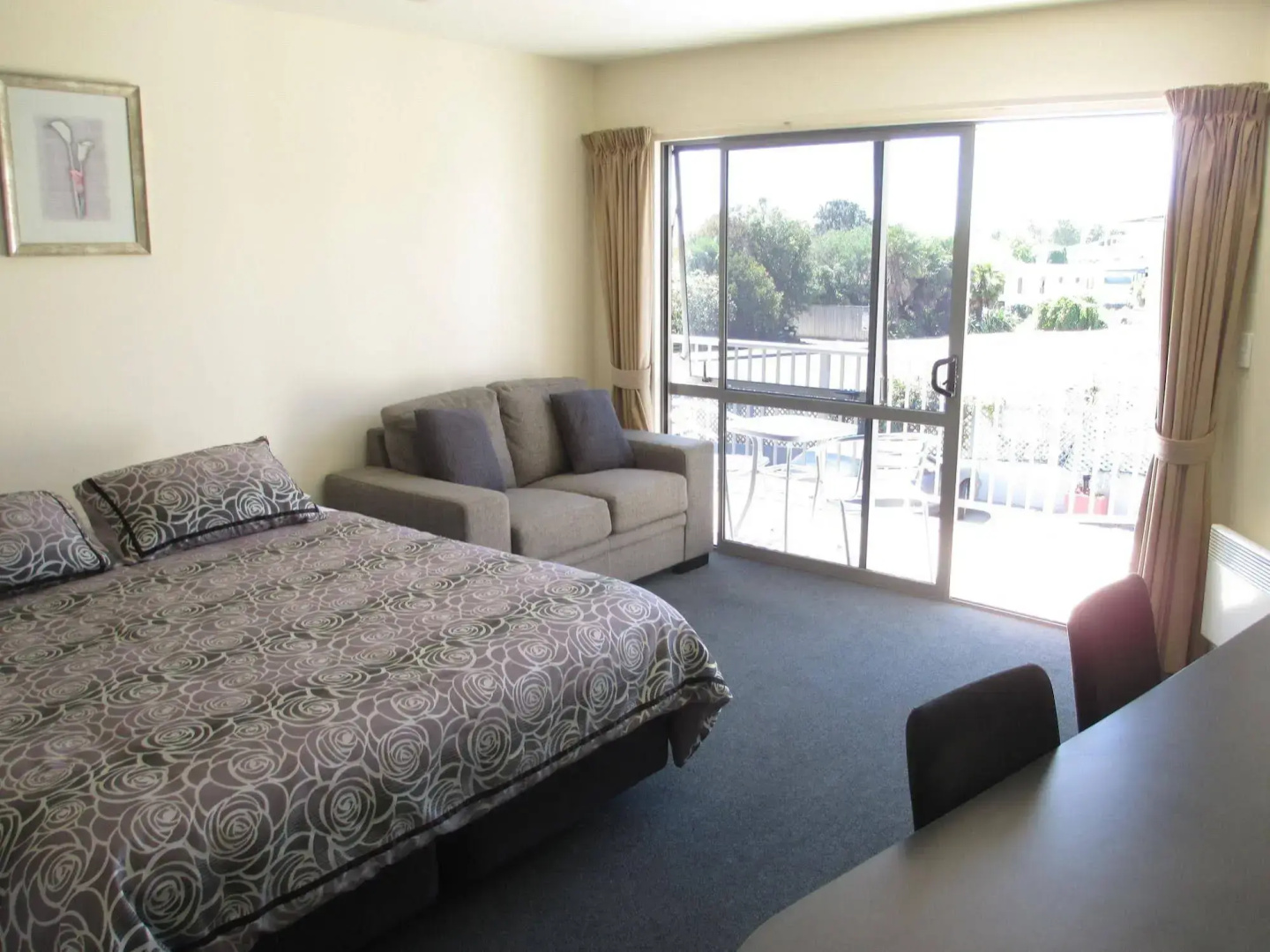 Bay Crest Motor Lodge