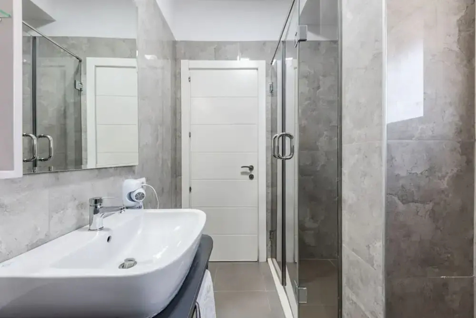 2-br Apartment by the Beach - Jasemin