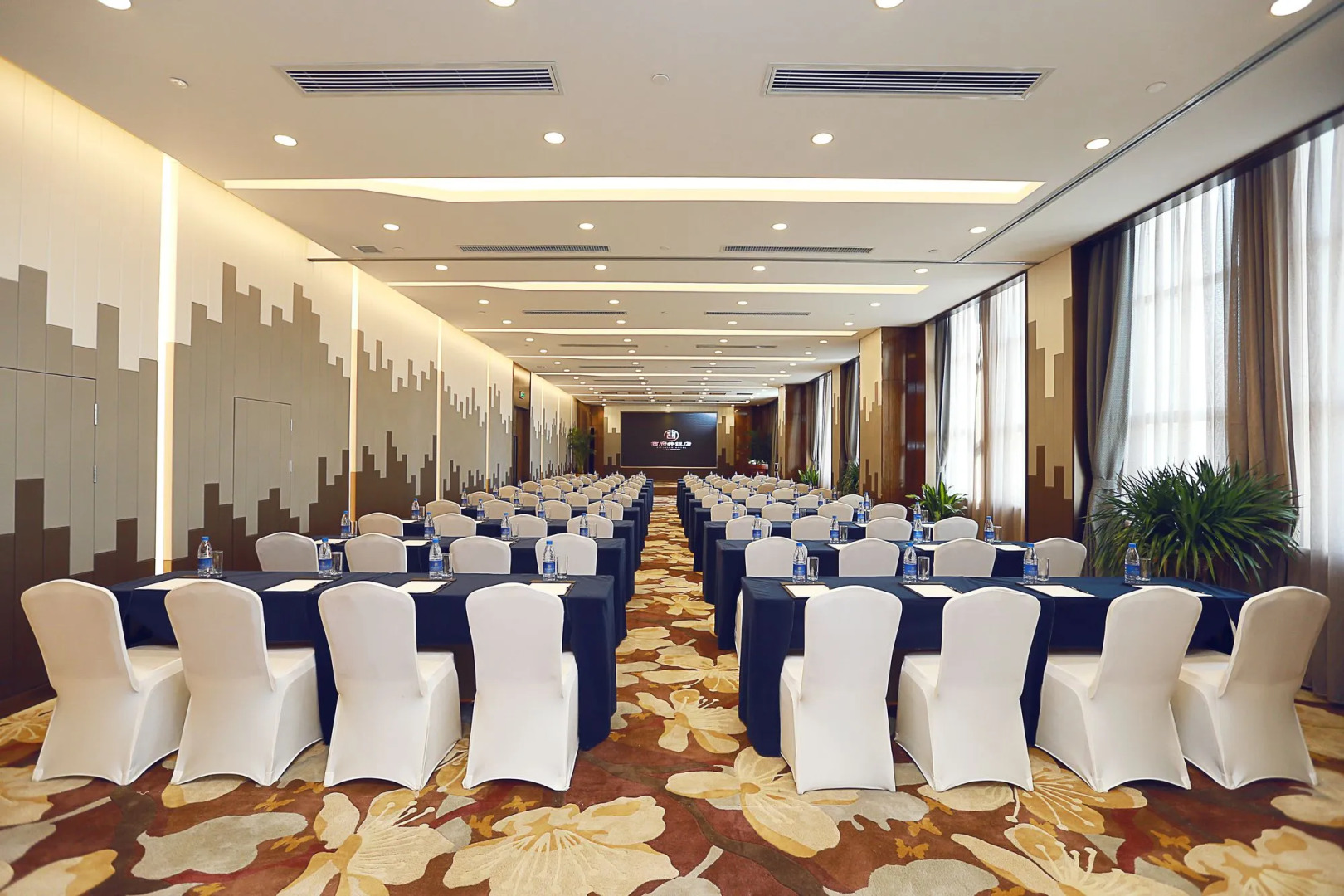 Yinchuan Xifujing Hotel