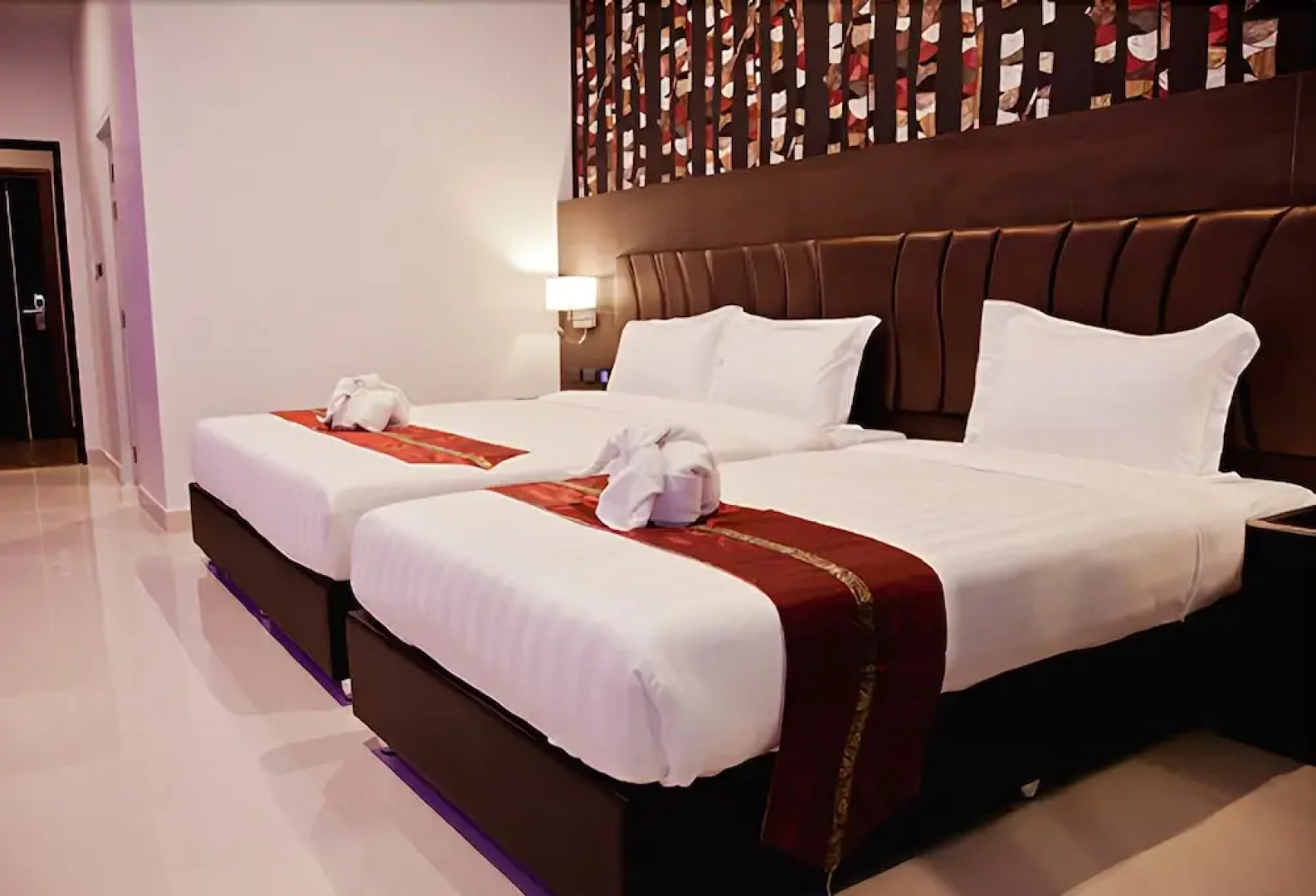 101 Holiday Suites