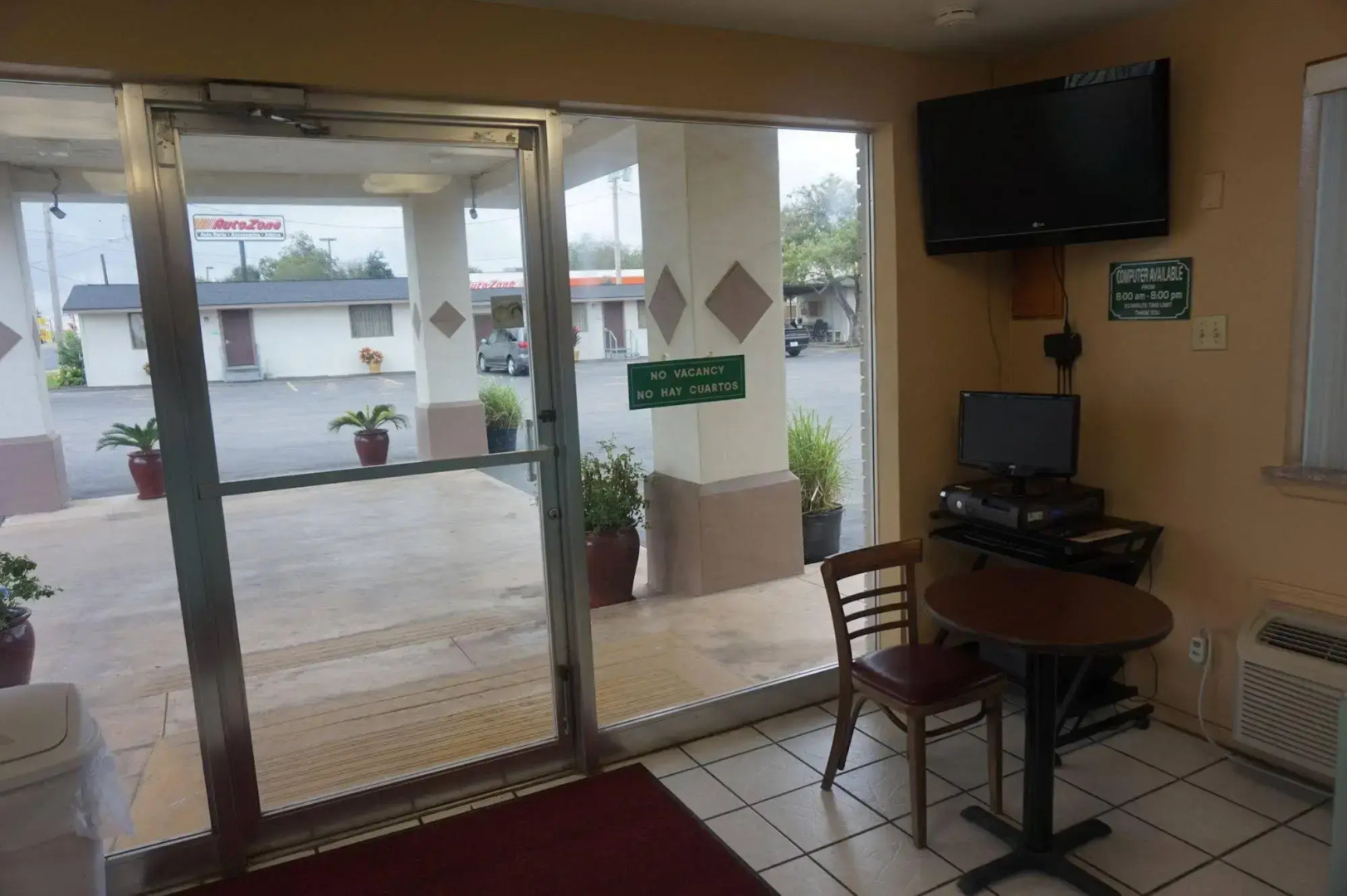 Pearsall Executive Inn