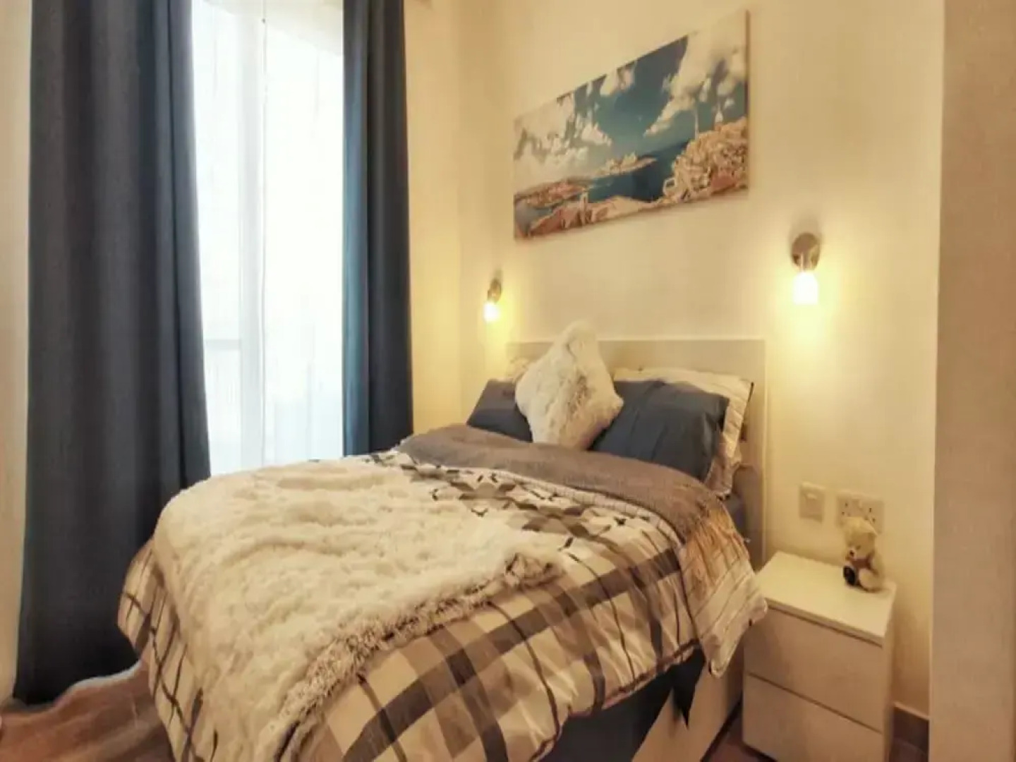 Modern 3 Bedroom Penthouse With Rooftop Views