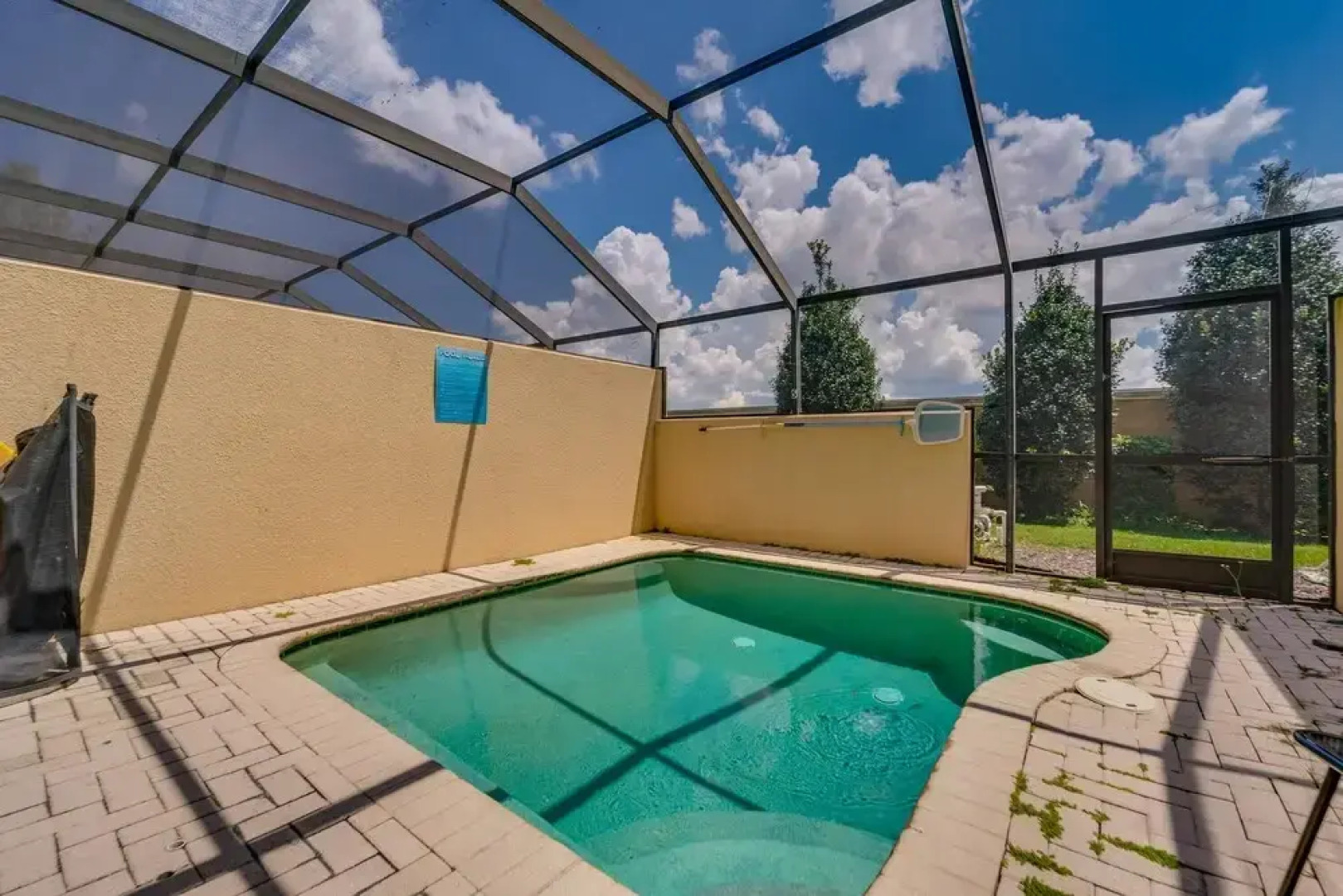 Neil's Windsor Hills Townhouse by RedAwning