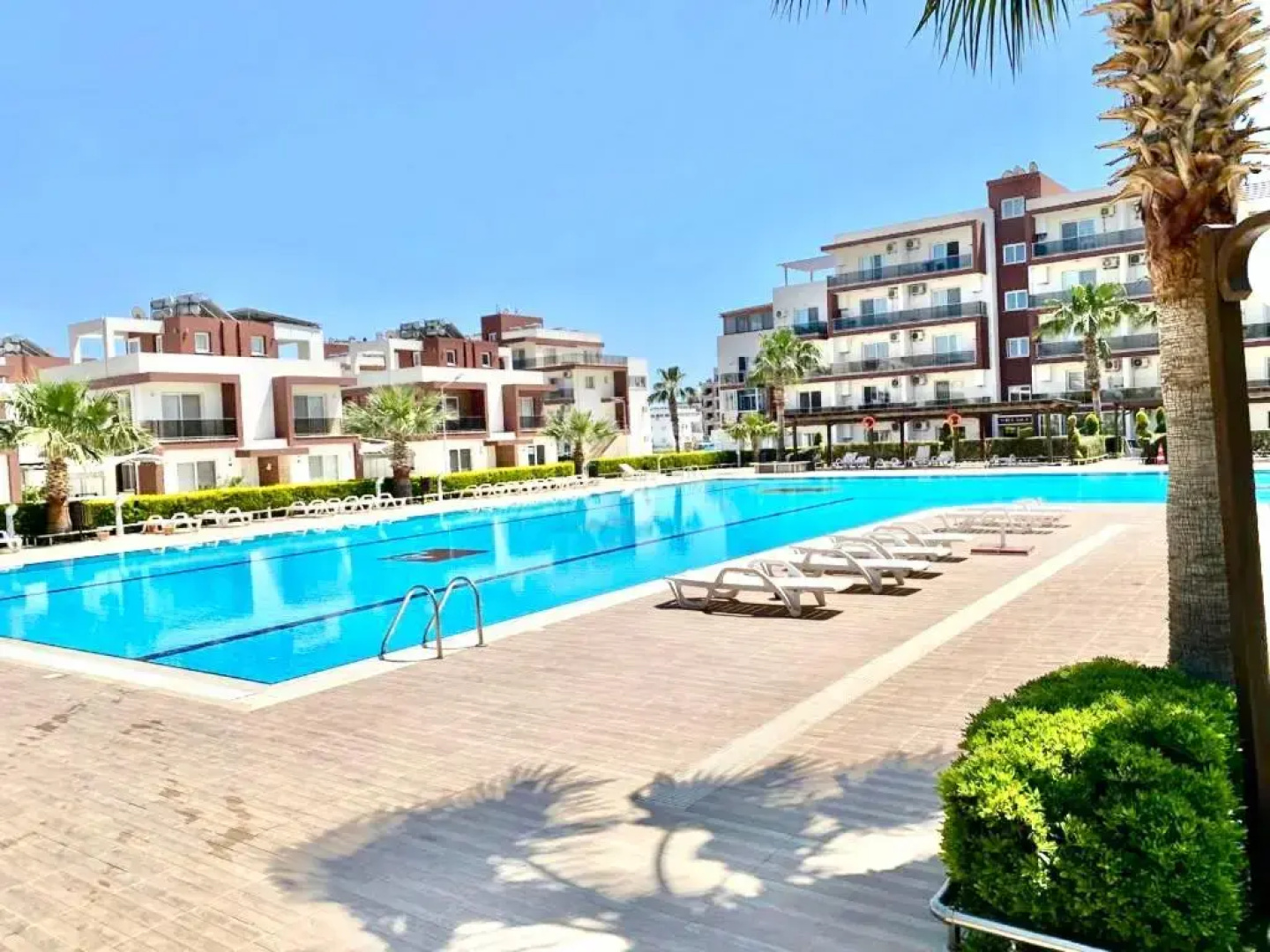 Royal Sun Residence, Long Beach Exclusive Apartment - NETFLIX