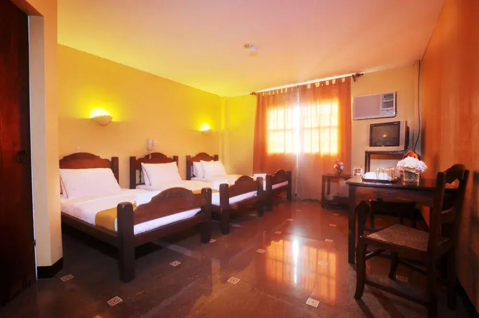 RedDoorz Plus @ Calle Crisologo Vigan