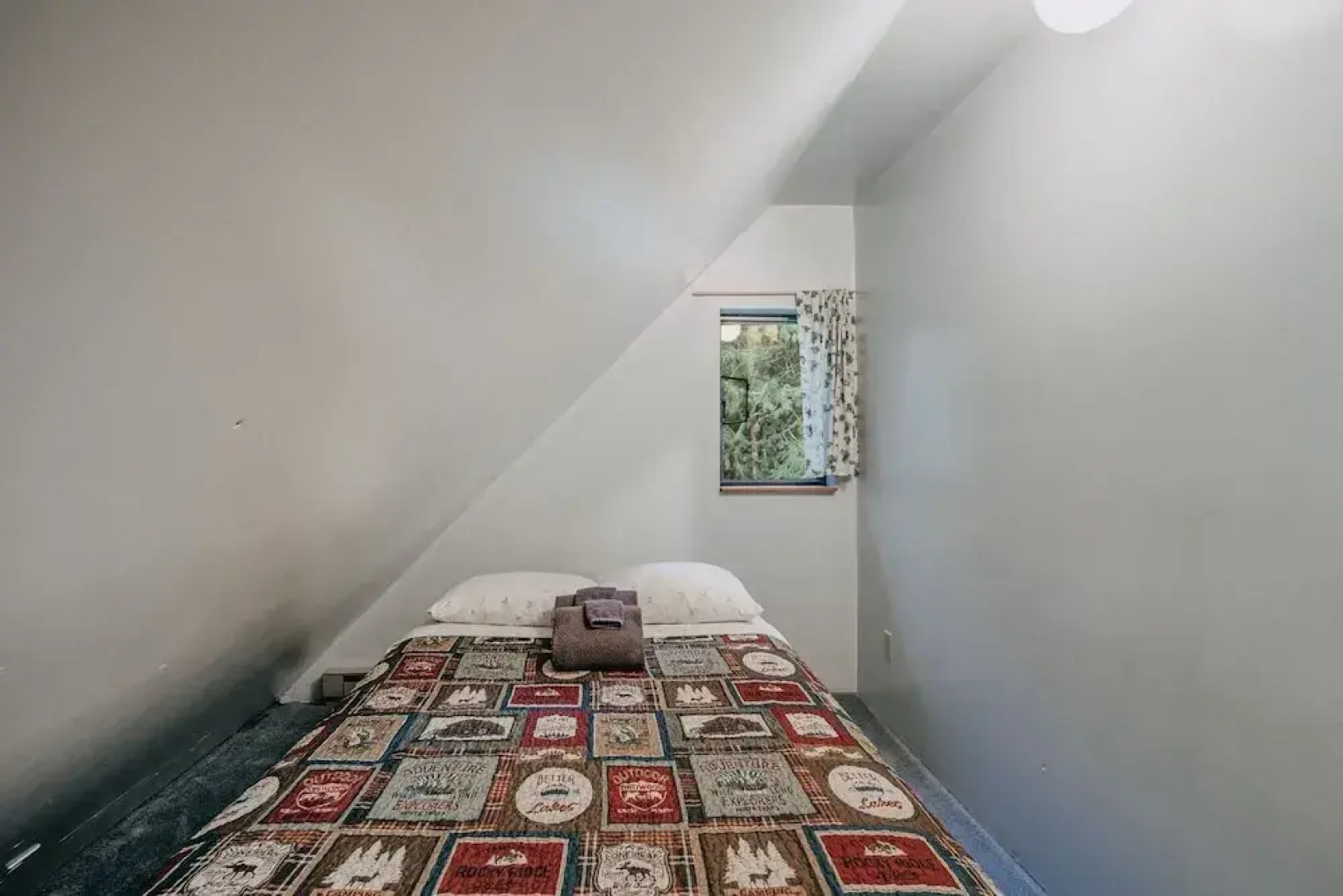 67mf- Hot Tub - Pets Ok - Bbq - Sleeps 5 3 Bedroom Home by RedAwning