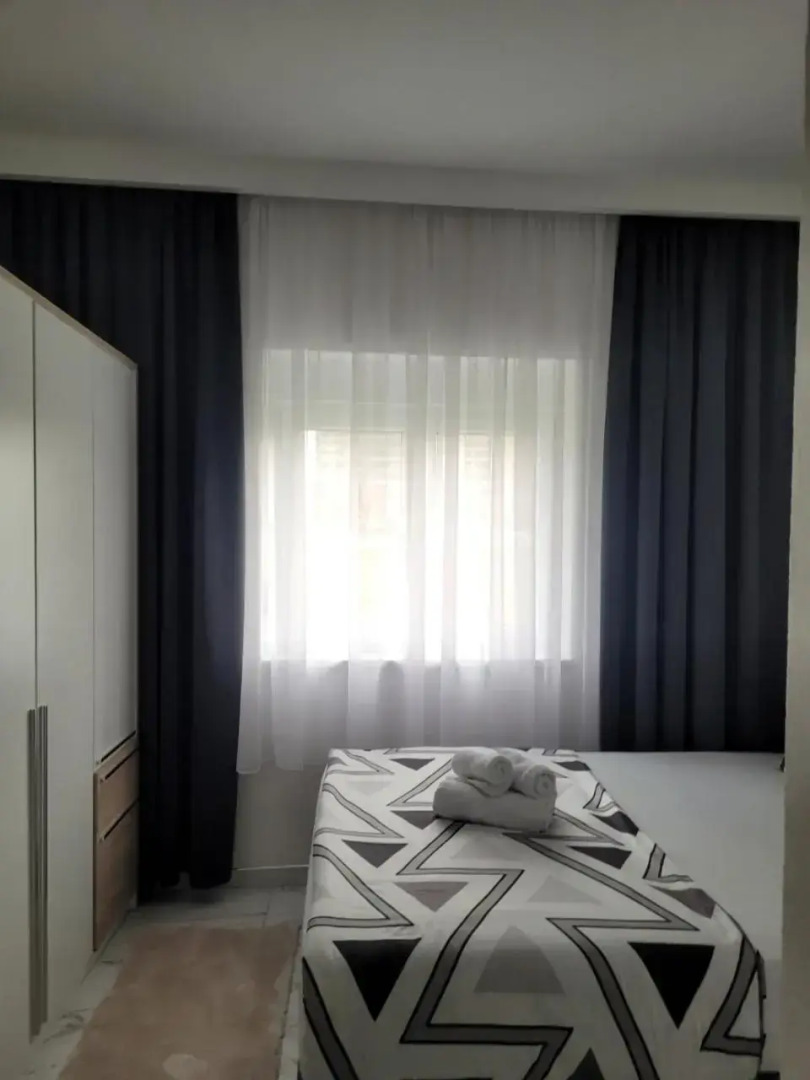 Plavi restoran, Loznica