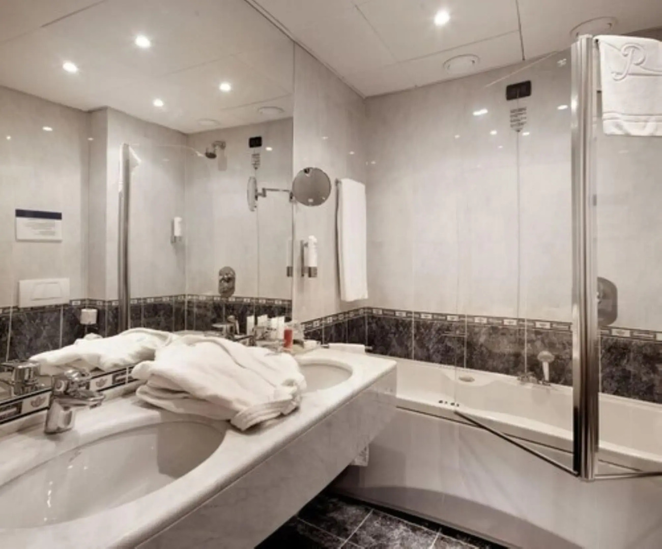 Pacific Hotel Fortino