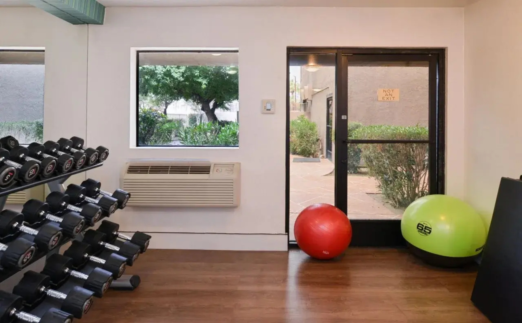 Holiday Inn Express Palm-Desert by IHG