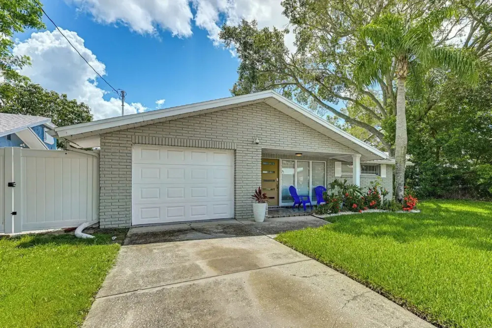 Swim, Fish & Relax: Port Richey Gem w/ Yard!