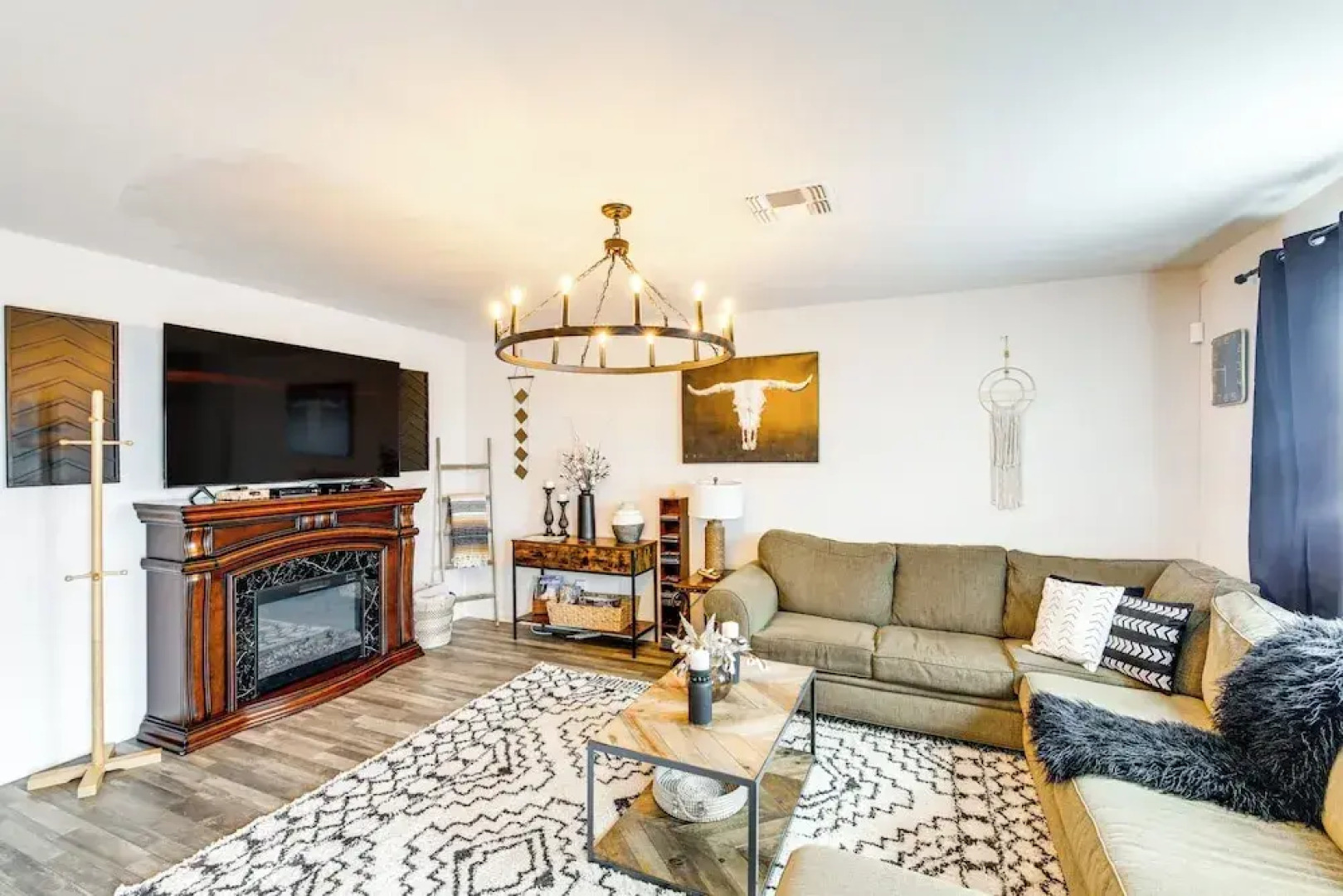 Welcoming Bullhead City Home w/ Pool & Game Room!