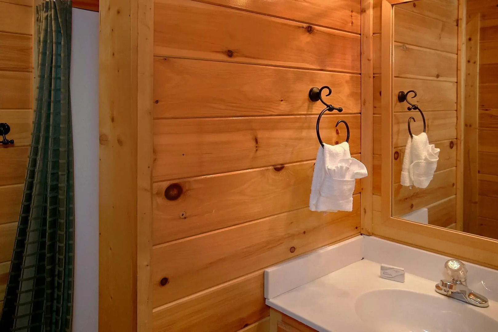 A Mountain View Theater Lodge Holiday home