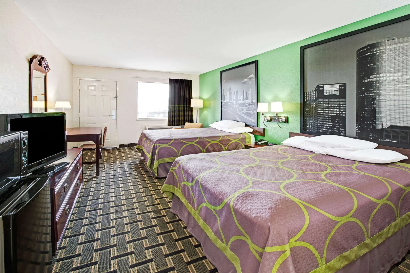 Super 8 by Wyndham Baytown / I-10