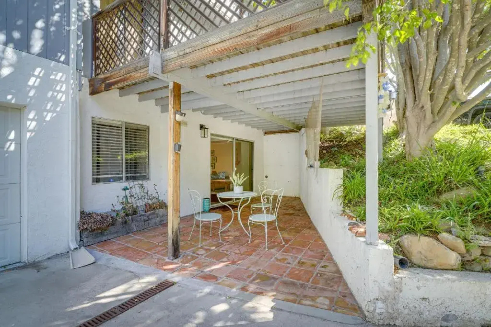 Santa Barbara Cozy Studio with Private Patio