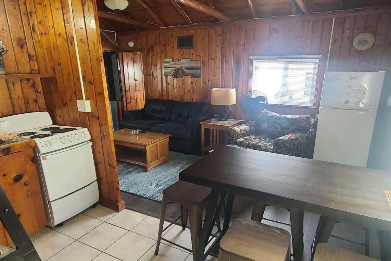 Lake Huron - Super Cute Lake Front Cabin (Sleeps 5)