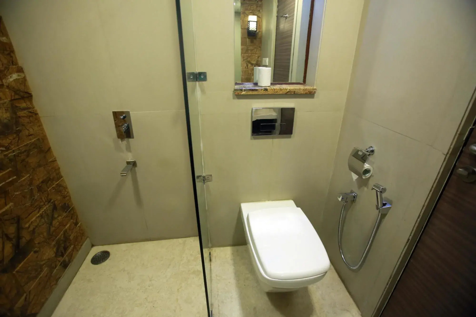 OYO 1395 Hotel Gandhi International