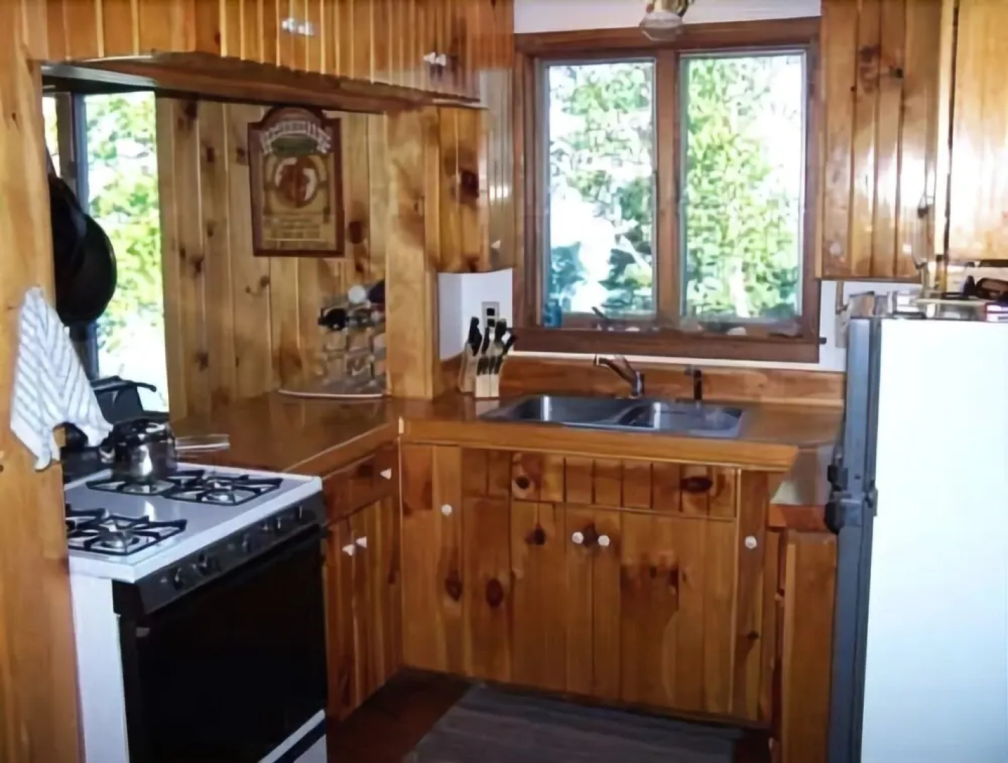 Long Island Deep Cove Cottage - Three Bedroom Home