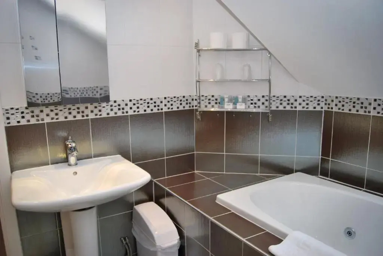 The Old SchoolHouse Hotel