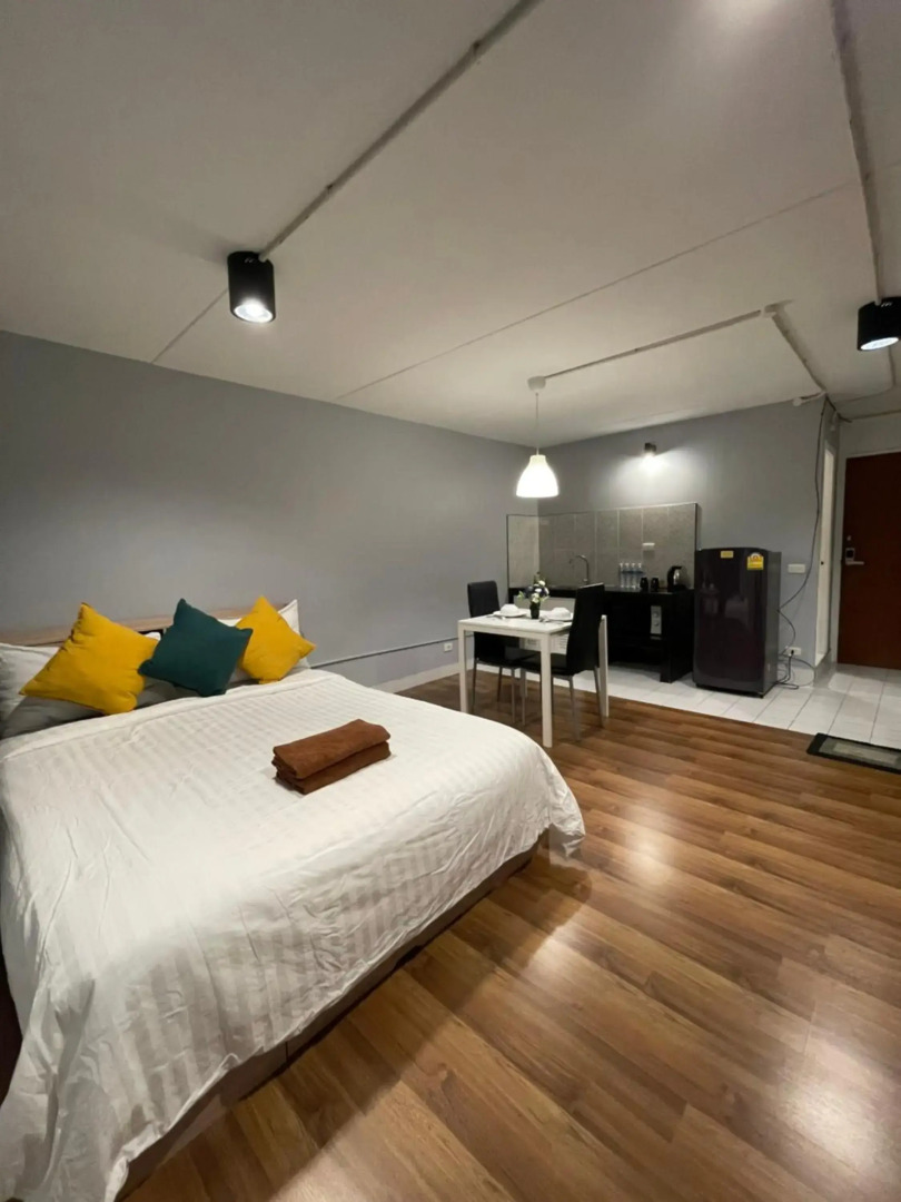 Deluxe at Popular Condo