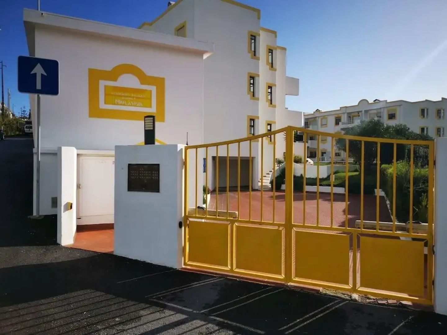 Sunny Ocean View Apartment With Swimming Pool