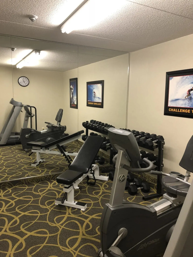 Comfort Hotel & Suites