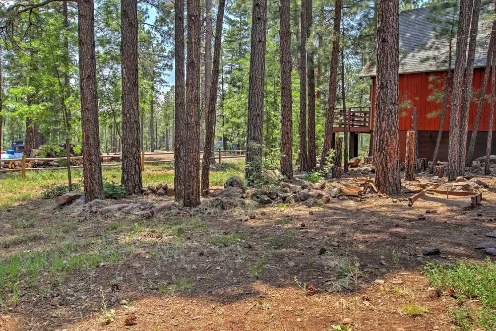 1 Mi Odell Lake: Munds Park Home w/ 3 Decks